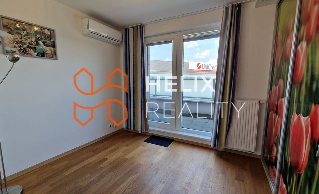 Vybavený klimatizovaný byt 4+kk s terasou, garážové stání, rezidence Nová Karolina, Ostrava