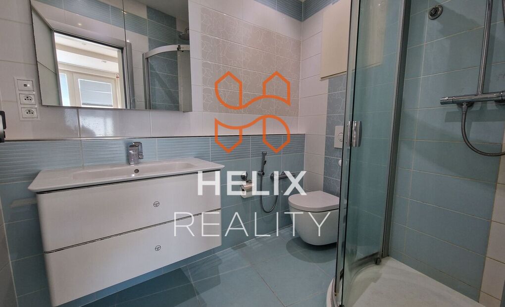 Vybavený klimatizovaný byt 4+kk s terasou, garážové stání, rezidence Nová Karolina, Ostrava