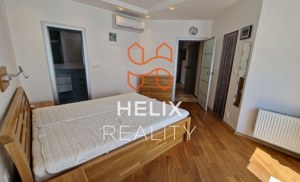 Vybavený klimatizovaný byt 4+kk s terasou, garážové stání, rezidence Nová Karolina, Ostrava