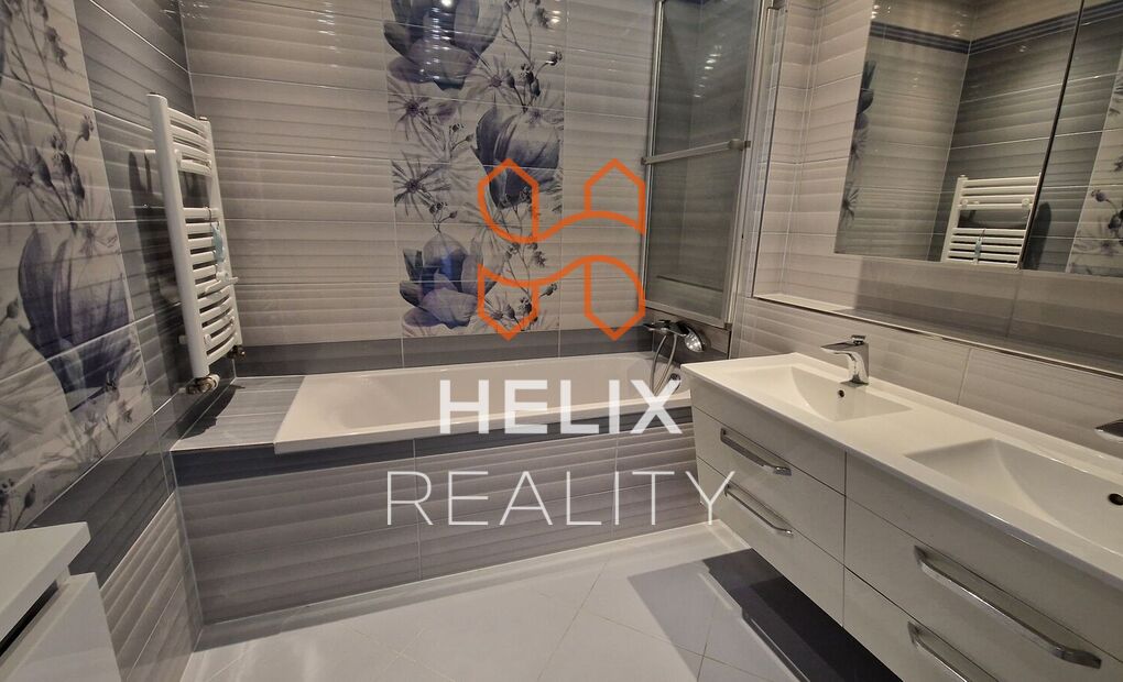 Vybavený klimatizovaný byt 4+kk s terasou, garážové stání, rezidence Nová Karolina, Ostrava