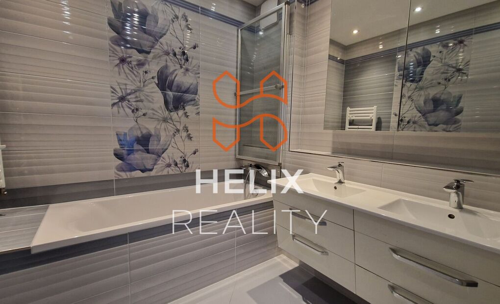 Vybavený klimatizovaný byt 4+kk s terasou, garážové stání, rezidence Nová Karolina, Ostrava