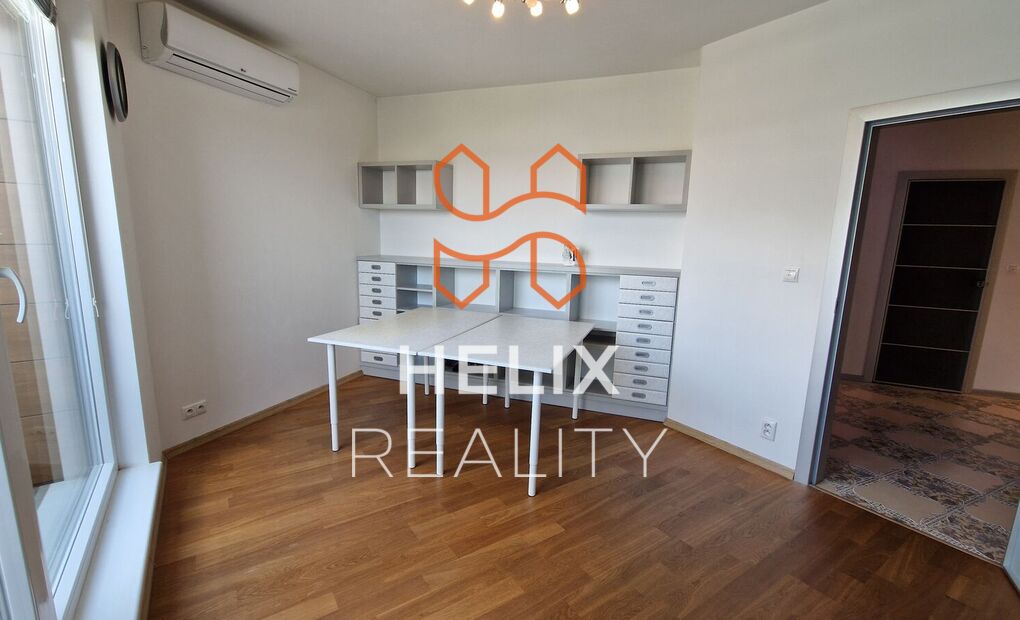 Vybavený klimatizovaný byt 4+kk s terasou, garážové stání, rezidence Nová Karolina, Ostrava