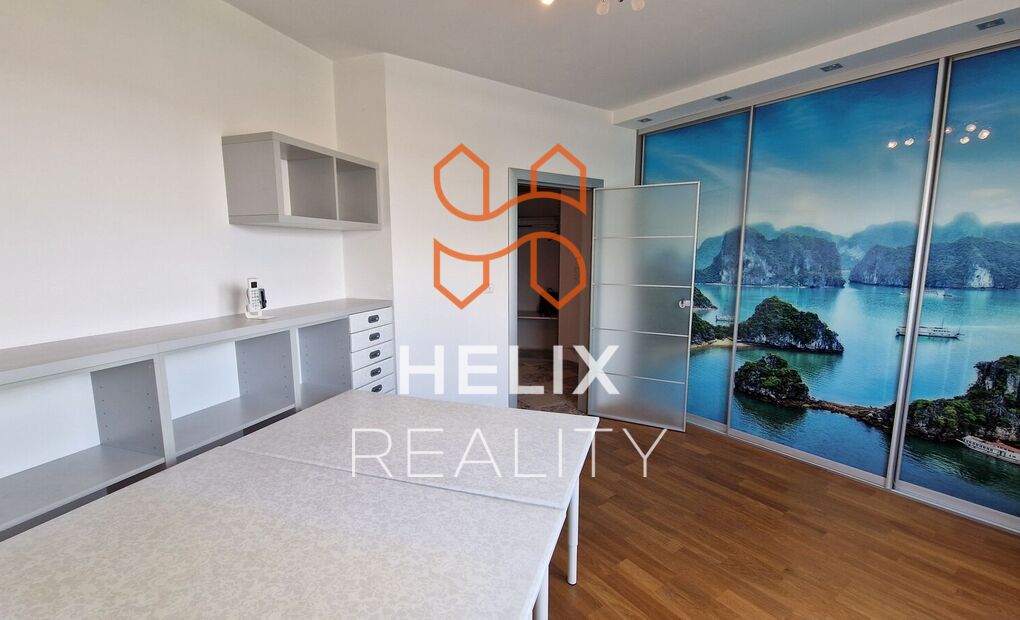 Vybavený klimatizovaný byt 4+kk s terasou, garážové stání, rezidence Nová Karolina, Ostrava