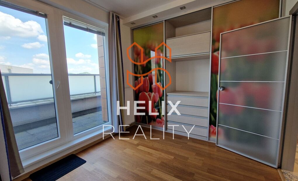 Vybavený klimatizovaný byt 4+kk s terasou, garážové stání, rezidence Nová Karolina, Ostrava