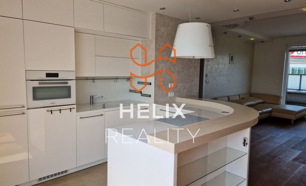 Vybavený klimatizovaný byt 4+kk s terasou, garážové stání, rezidence Nová Karolina, Ostrava