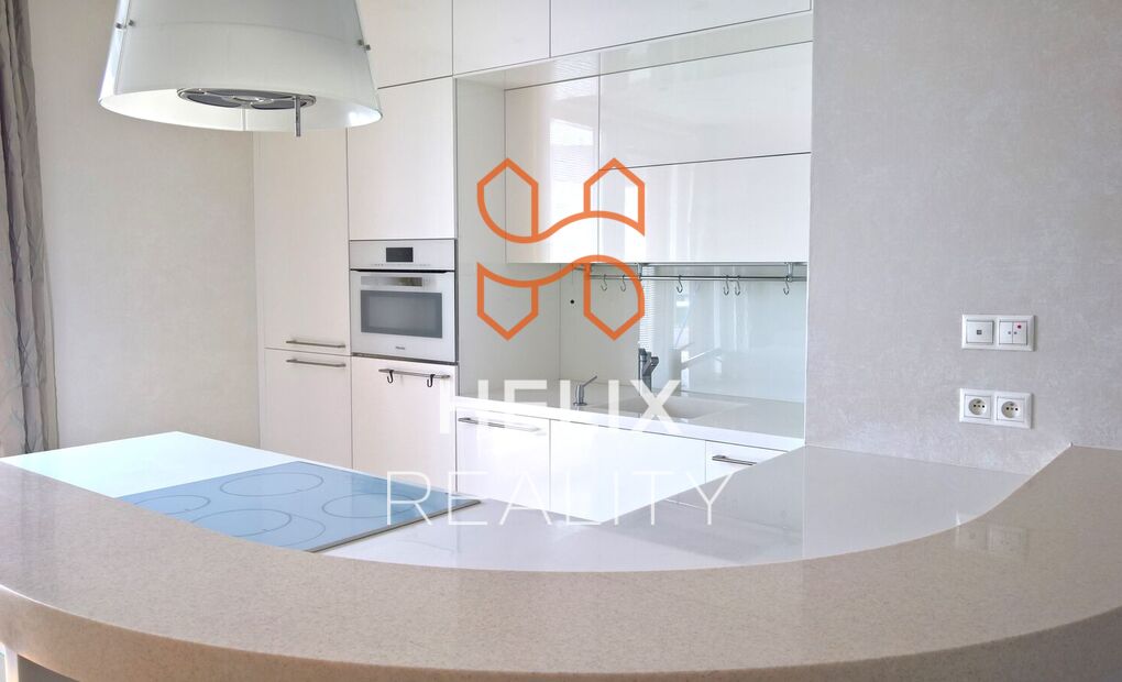 Vybavený klimatizovaný byt 4+kk s terasou, garážové stání, rezidence Nová Karolina, Ostrava