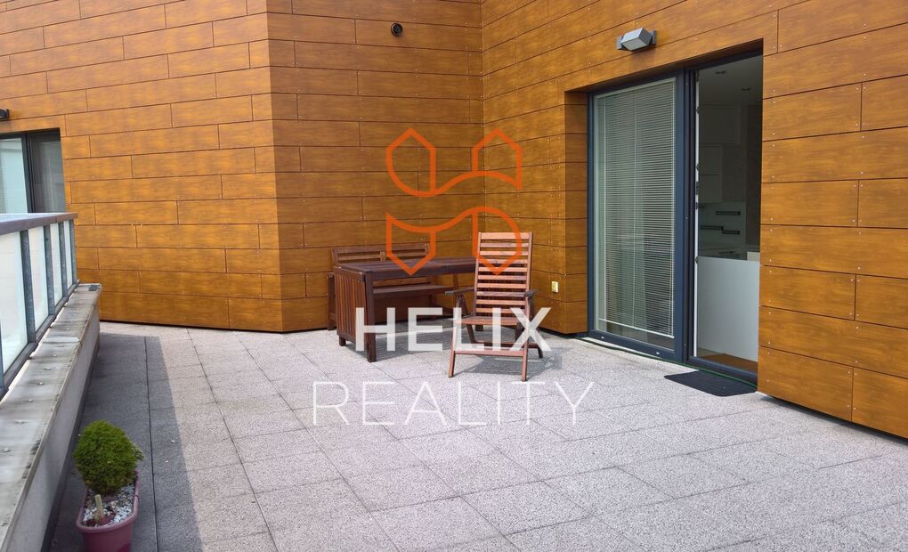 Vybavený klimatizovaný byt 4+kk s terasou, garážové stání, rezidence Nová Karolina, Ostrava