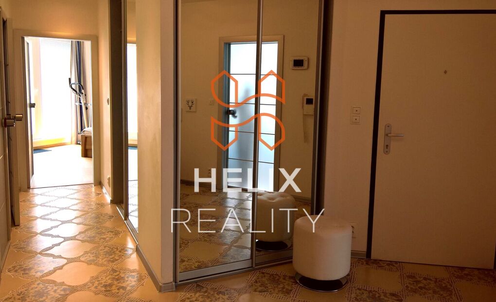 Vybavený klimatizovaný byt 4+kk s terasou, garážové stání, rezidence Nová Karolina, Ostrava