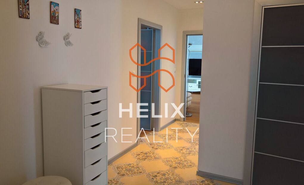 Vybavený klimatizovaný byt 4+kk s terasou, garážové stání, rezidence Nová Karolina, Ostrava