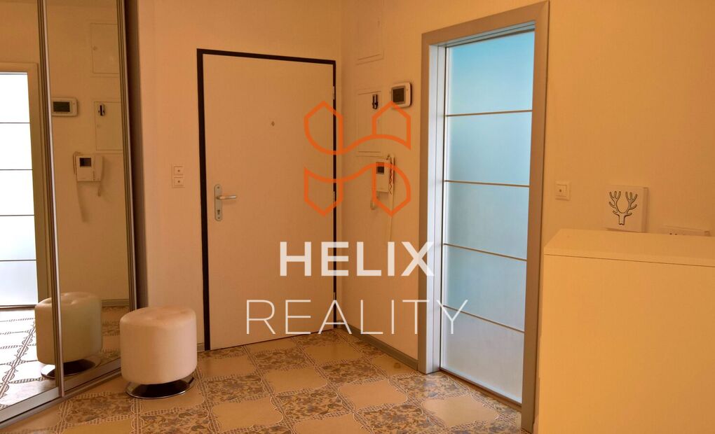 Vybavený klimatizovaný byt 4+kk s terasou, garážové stání, rezidence Nová Karolina, Ostrava