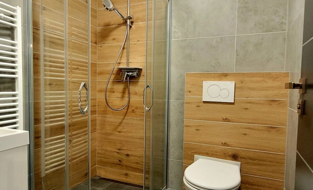 Novostavba RD s garáží, oplocený pozemek