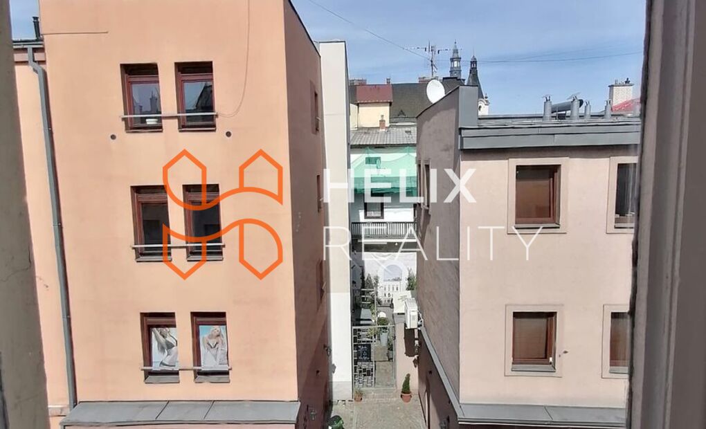 Pronájem 3+1, 86 m2, na náměstí v Místku