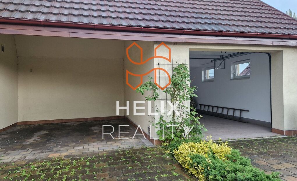 Vybavený rodinný dům 5+1 se saunou, zahradou, garáží, Frýdek