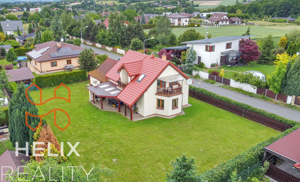 Vybavený rodinný dům 5+1 se saunou, zahradou, garáží, Frýdek