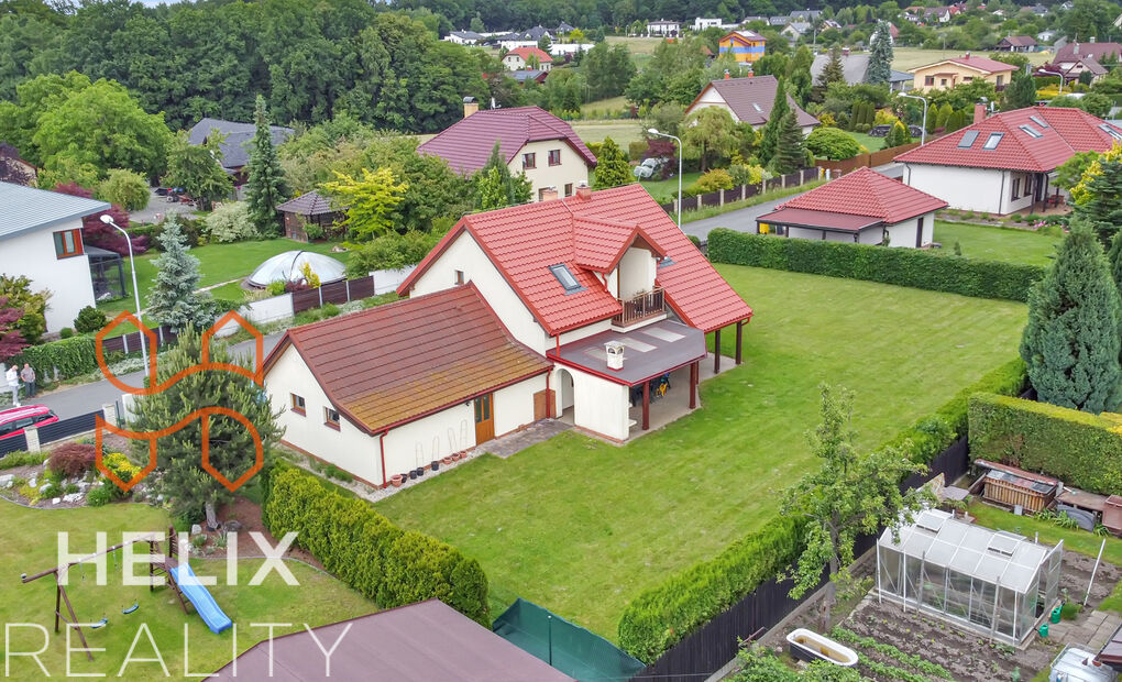 Vybavený rodinný dům 5+1 se saunou, zahradou, garáží, Frýdek