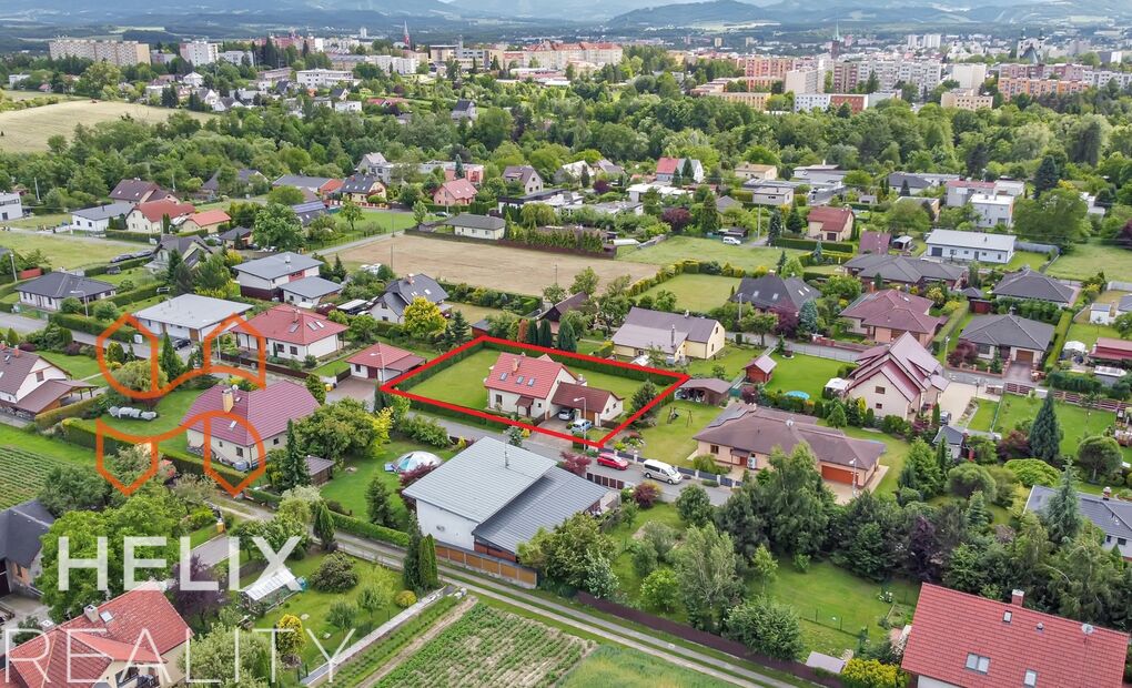 Vybavený rodinný dům 5+1 se saunou, zahradou, garáží, Frýdek