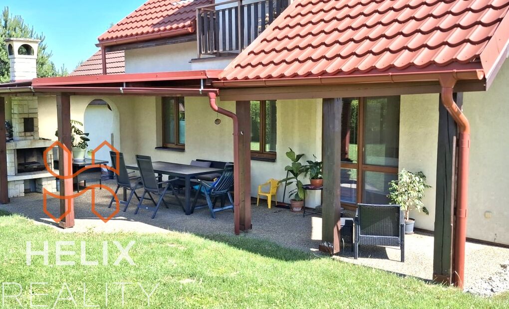 Vybavený rodinný dům 5+1 se saunou, zahradou, garáží, Frýdek