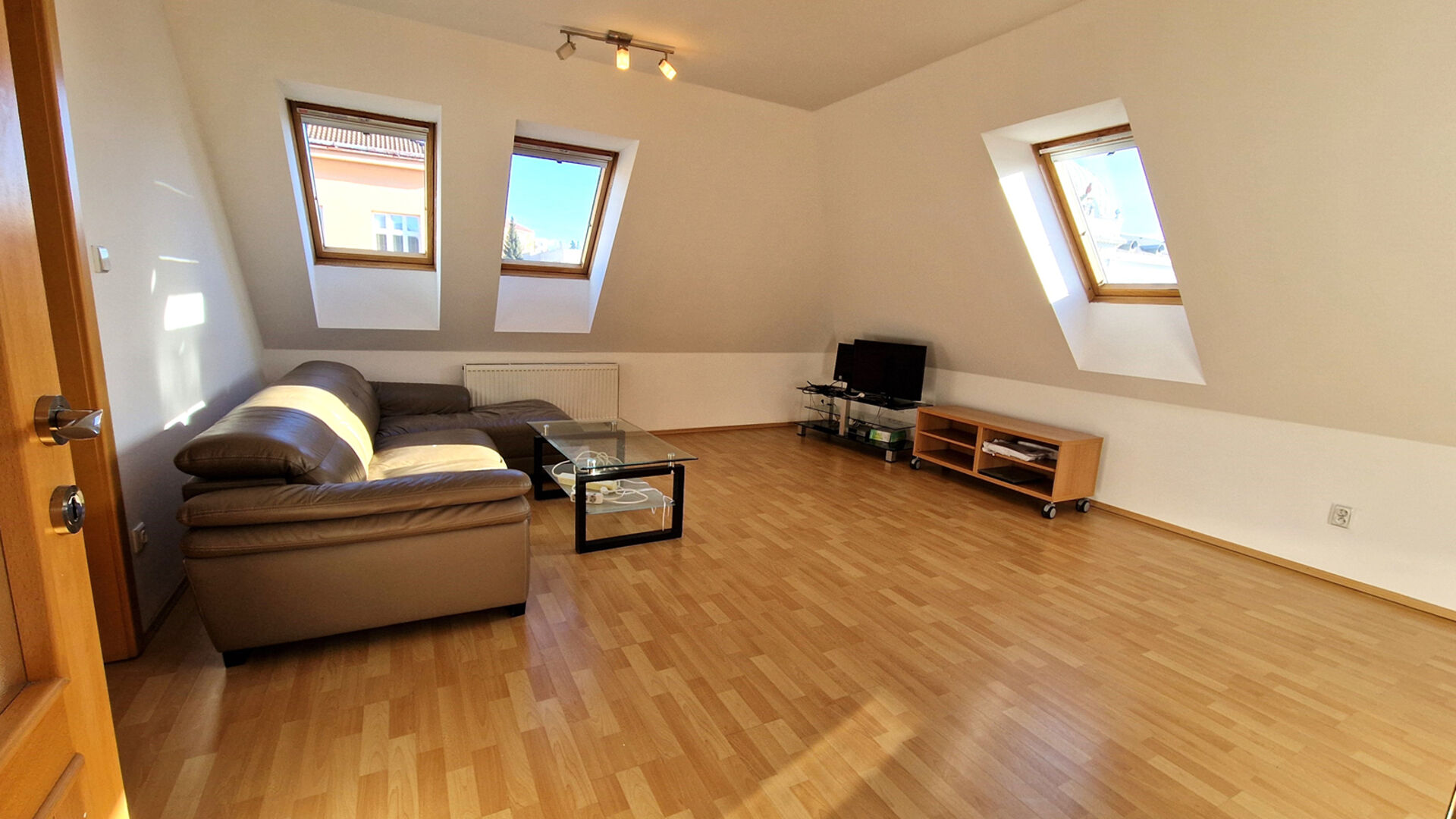 Vybavený byt 3+kk s parkovacím stáním v centru města, tř. T. G. Masaryka, Frýdek