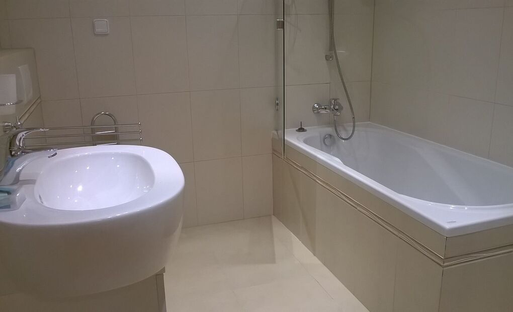 Vybavený byt 2+kk s balkonem, parkovací stání, Na Vyhlídce, Frýdek