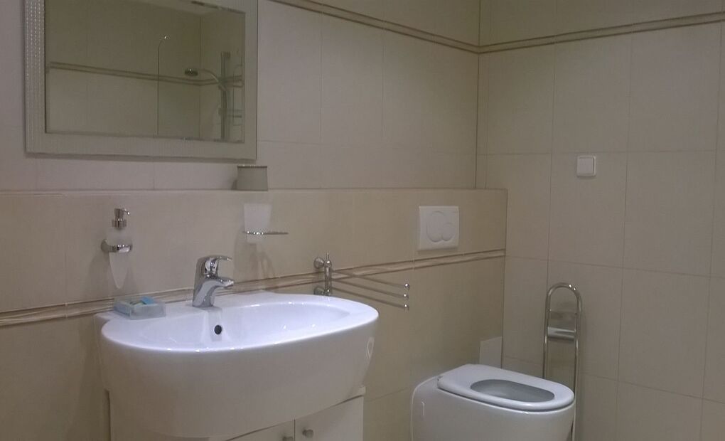Vybavený byt 2+kk s balkonem, parkovací stání, Na Vyhlídce, Frýdek