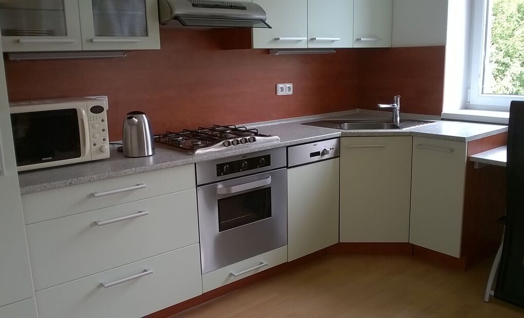 Vybavený byt 2+kk s balkonem, parkovací stání, Na Vyhlídce, Frýdek