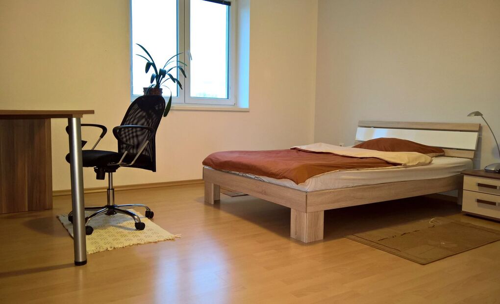 Vybavený byt 2+kk s balkonem, parkovací stání, Na Vyhlídce, Frýdek