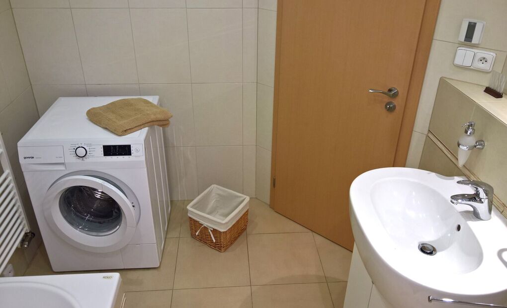Vybavený byt 2+kk s balkonem, parkovací stání, Na Vyhlídce, Frýdek