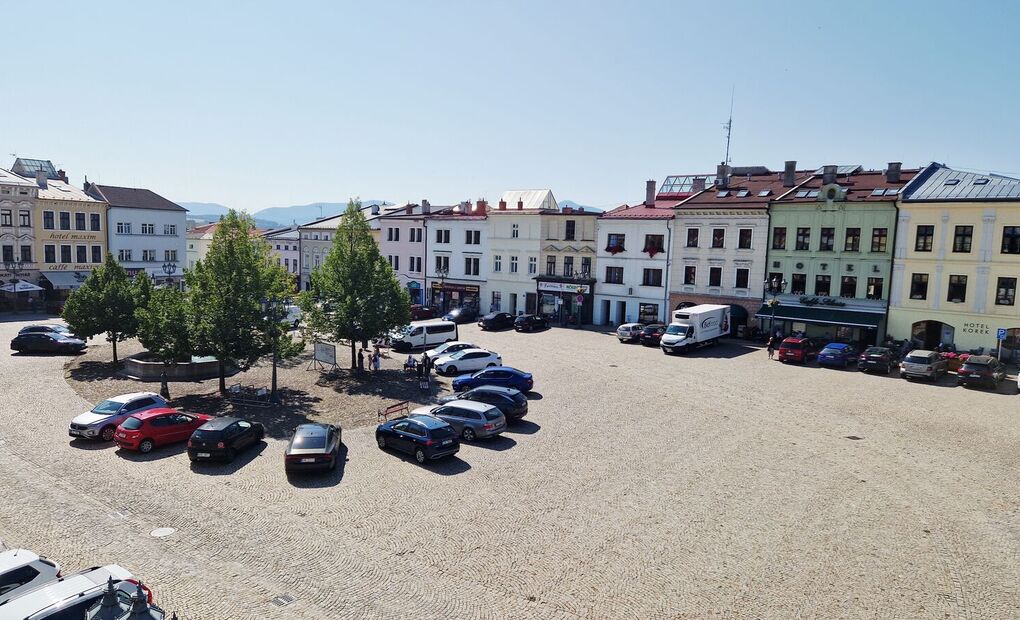 Prostorný byt 1+1 na náměstí