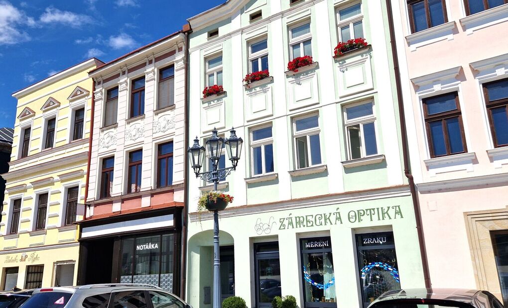Prostorný byt 1+1 na náměstí
