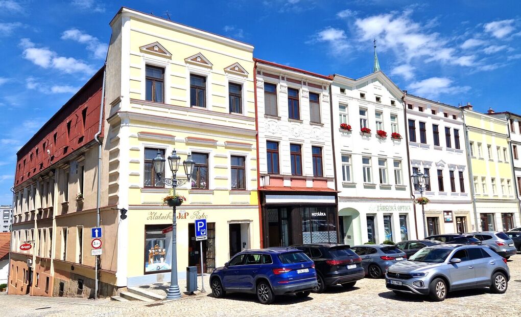 Prostorný byt 1+1 na náměstí