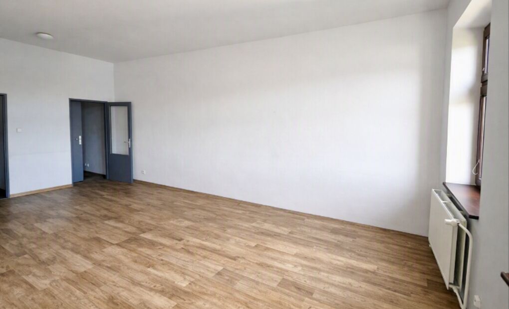 Prostorný byt 1+1 na náměstí