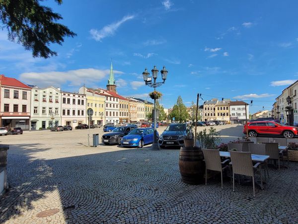 Fotografie nemovitosti - velkometrážní byt na Zámeckém náměstí - Frýdek, parkovací stání